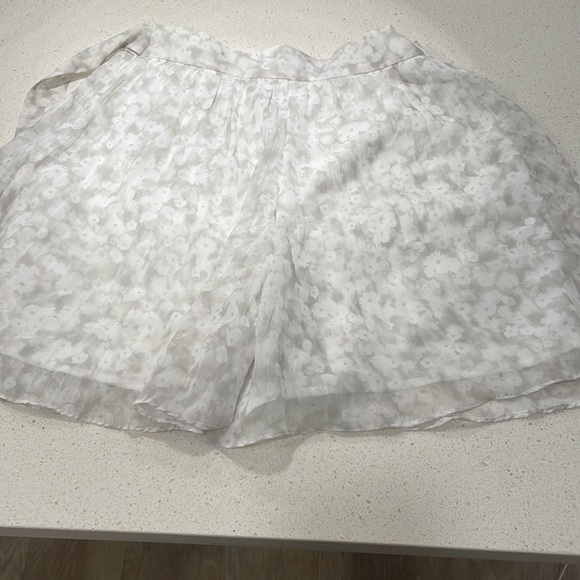 Club Monaco shorts - Picture 6 of 7